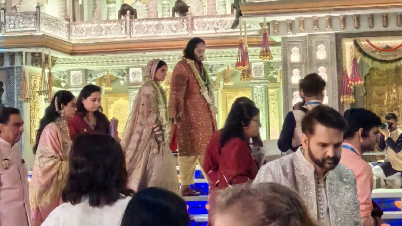 Anant Ambani- Radhika Merchant Wedding: ಅದ್ದೂರಿಯಾಗಿ ಬಾಲ್ಯದ ಗೆಳತಿ ರಾಧಿಕಾ ಮರ್ಚೆಂಟ್ ಜೊತೆ ಮದುವೆಯಾದ ಅನಂತ್ ಅಂಬಾನಿ