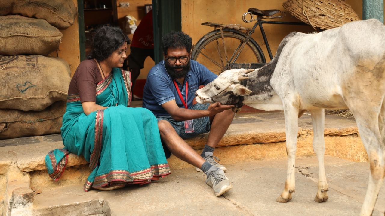 ದೇವನೂರು ಚಂದ್ರು ಅವರು ‘ಗ್ರಾಮಾಯಣ’ ಸಿನಿಮಾ ನಿರ್ದೇಶನ ಮಾಡಿದ್ದಾರೆ. ಈ ಸಿನಿಮಾದಲ್ಲಿ ಅಪರ್ಣಾ ಪಾತ್ರದ ಶೂಟಿಂಗ್ ಪೂರ್ಣಗೊಂಡಿಲ್ಲ ಎನ್ನುವ ಮಾತಿತ್ತು. ಆದರೆ, ಇದು ನಿಜವಲ್ಲ ಎಂದು ನಿರ್ದೇಶಕರು ಹೇಳಿದ್ದಾರೆ.