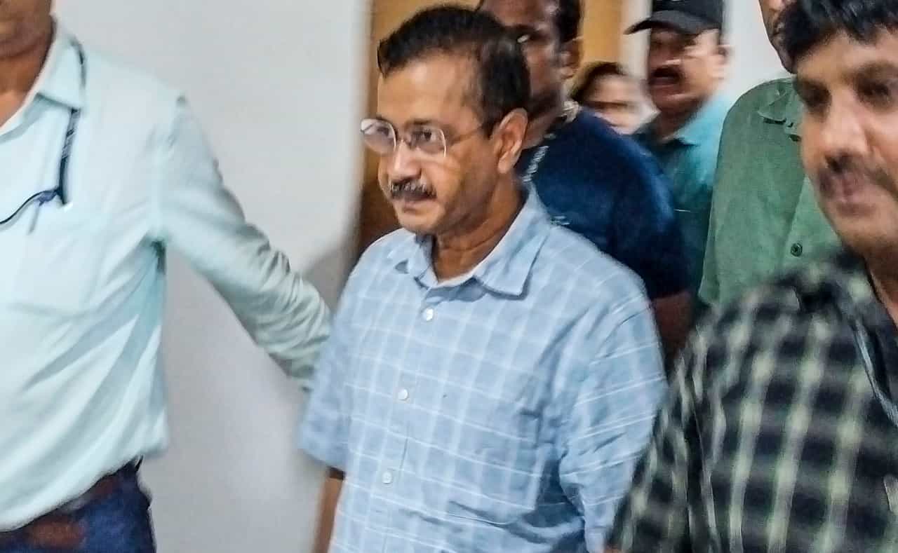 Arvind Kejriwal: ಸಿಬಿಐ ಬಂಧನ ಪ್ರಶ್ನಿಸಿ ಅರವಿಂದ್ ಕೇಜ್ರಿವಾಲ್ ಸಲ್ಲಿಸಿರುವ ಅರ್ಜಿ ವಿಚಾರಣೆ ನಾಳೆ Arvind Kejriwal: ಸಿಬಿಐ ಬಂಧನ ಪ್ರಶ್ನಿಸಿ ಅರವಿಂದ್ ಕೇಜ್ರಿವಾಲ್ ಸಲ್ಲಿಸಿರುವ ಅರ್ಜಿ ವಿಚಾರಣೆ ನಾಳೆ