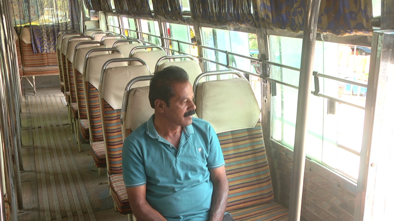 ಆಷಾಢ ಮಾಸದ ಎಫೆಕ್ಟ್: ಮದುವೆ ಮುಂಜಿ ಶುಭಕಾರ್ಯಗಳಿಲ್ಲದೆ ಬಸ್ಗಳೆಲ್ಲಾ ಖಾಲಿ ಖಾಲಿ, ಬಸ್ ಮಾಲಿಕರ ಪೀಕಲಾಟ ಆಷಾಢ ಮಾಸದ ಎಫೆಕ್ಟ್: ಮದುವೆ ಮುಂಜಿ ಶುಭಕಾರ್ಯಗಳಿಲ್ಲದೆ ಬಸ್ಗಳೆಲ್ಲಾ ಖಾಲಿ ಖಾಲಿ, ಬಸ್ ಮಾಲಿಕರ ಪೀಕಲಾಟ