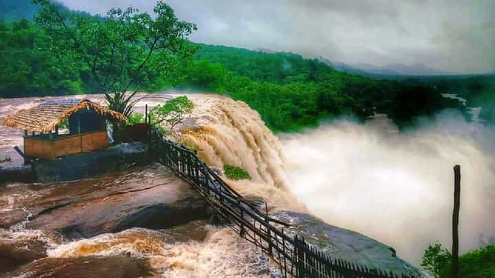 Athirapilly Waterfalls: ಮಳೆಗೆ ರೌದ್ರ ರೂಪ ತಾಳಿದ ಕೇರಳದ ಅತಿರಪಿಲ್ಲಿ ಜಲಪಾತ Athirapilly Waterfalls: ಮಳೆಗೆ ರೌದ್ರ ರೂಪ ತಾಳಿದ ಕೇರಳದ ಅತಿರಪಿಲ್ಲಿ ಜಲಪಾತ