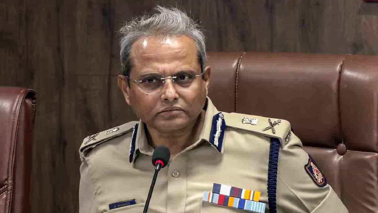 ಸಾರಿಗೆ ಆಯ್ತು ಈಗ ಪೊಲೀಸ್ ಇಲಾಖೆಯವರೂ ರೀಲ್ಸ್ ಮಾಡಂಗಿಲ್ಲ; ಖಾಕಿಯಲ್ಲಿ ರೀಲ್ಸ್ ಮಾಡಿದ್ರೆ ಶಿಸ್ತು ಕ್ರಮ ಸಾರಿಗೆ ಆಯ್ತು ಈಗ ಪೊಲೀಸ್ ಇಲಾಖೆಯವರೂ ರೀಲ್ಸ್ ಮಾಡಂಗಿಲ್ಲ; ಖಾಕಿಯಲ್ಲಿ ರೀಲ್ಸ್ ಮಾಡಿದ್ರೆ ಶಿಸ್ತು ಕ್ರಮ