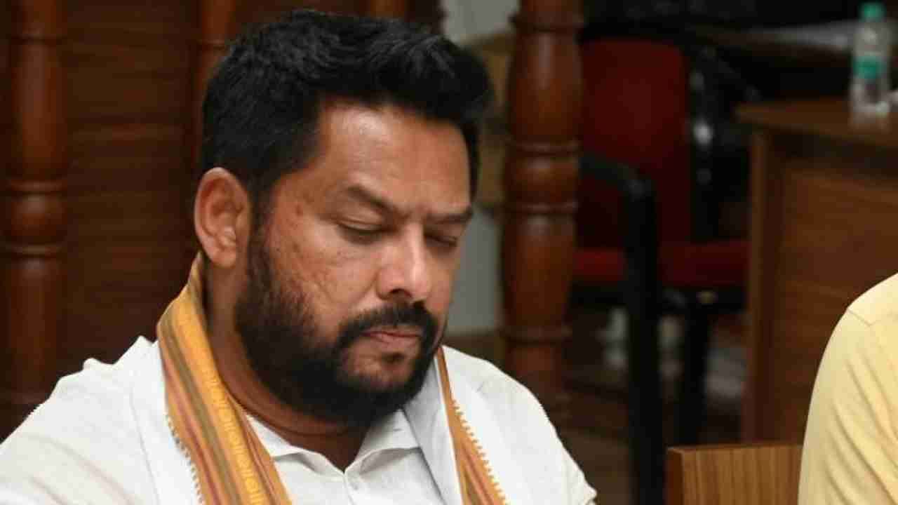 ವಾಲ್ಮೀಕಿ ನಿಗಮದ ಹಗರಣ: ಬಿ ನಾಗೇಂದ್ರ ಫ್ಲ್ಯಾಟ್ನಲ್ಲಿ ಇಬ್ಬರನ್ನು ವಶಕ್ಕೆ ಪಡೆದ ಇಡಿ ವಾಲ್ಮೀಕಿ ನಿಗಮದ ಹಗರಣ: ಬಿ ನಾಗೇಂದ್ರ ಫ್ಲ್ಯಾಟ್ನಲ್ಲಿ ಇಬ್ಬರನ್ನು ವಶಕ್ಕೆ ಪಡೆದ ಇಡಿ