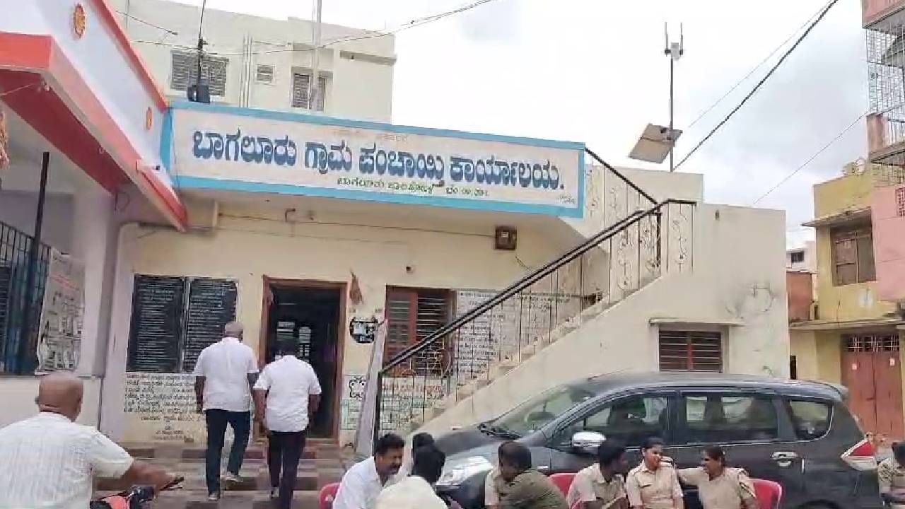 ಗ್ರಾಮ ಪಂಚಾಯ್ತಿಯಲ್ಲಿ ಅವ್ಯವಹಾರ: ಬಿಜೆಪಿ, ಕಾಂಗ್ರೆಸ್ ಸದಸ್ಯರು ಒಟ್ಟಾಗಿ ಅಧ್ಯಕ್ಷ ಸ್ಥಾನಕ್ಕೆ ಕೋಕ್ ಗ್ರಾಮ ಪಂಚಾಯ್ತಿಯಲ್ಲಿ ಅವ್ಯವಹಾರ: ಬಿಜೆಪಿ, ಕಾಂಗ್ರೆಸ್ ಸದಸ್ಯರು ಒಟ್ಟಾಗಿ ಅಧ್ಯಕ್ಷ ಸ್ಥಾನಕ್ಕೆ ಕೋಕ್