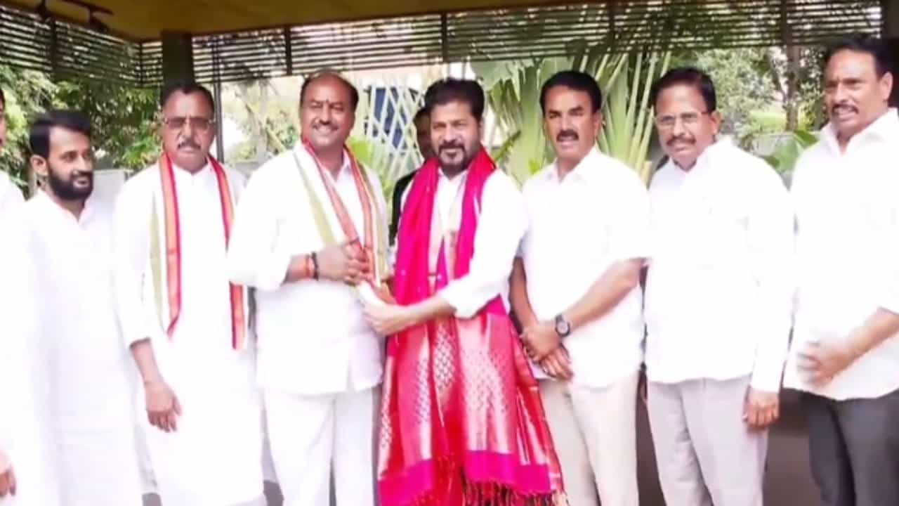 ಕಾಂಗ್ರೆಸ್ ಪಕ್ಷಕ್ಕೆ ಬಿಆರ್ಎಸ್ ಶಾಸಕ ಸೇರ್ಪಡೆ; ಪಕ್ಷಾಂತರ ಮಾಡಿದ ಏಳನೇ ಶಾಸಕರಿವರು ಕಾಂಗ್ರೆಸ್ ಪಕ್ಷಕ್ಕೆ ಬಿಆರ್ಎಸ್ ಶಾಸಕ ಸೇರ್ಪಡೆ; ಪಕ್ಷಾಂತರ ಮಾಡಿದ ಏಳನೇ ಶಾಸಕರಿವರು