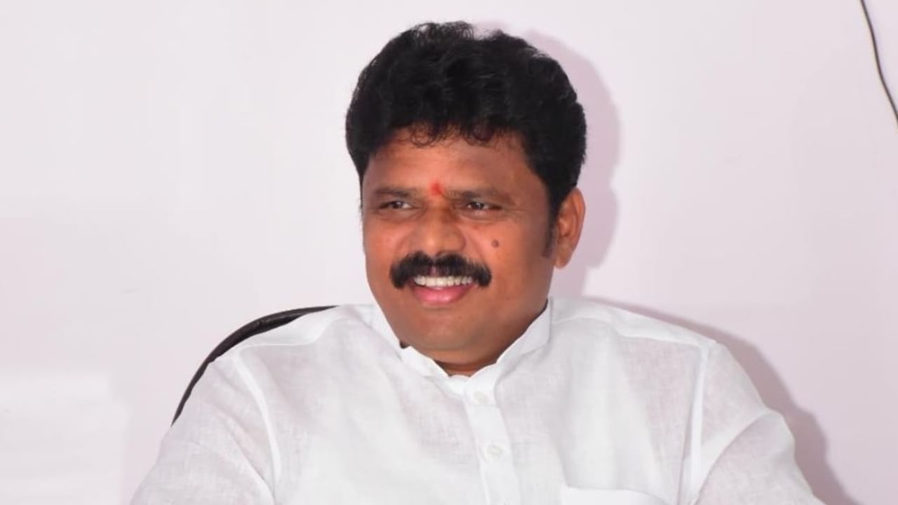 ವಾಲ್ಮೀಕಿ ನಿಗಮ ಹಗರಣ: ಶಾಸಕ ಬಸನಗೌಡ ದದ್ದಲ್ ಅಜ್ಞಾತ ಸ್ಥಳಕ್ಕೆ ವಾಲ್ಮೀಕಿ ನಿಗಮ ಹಗರಣ: ಶಾಸಕ ಬಸನಗೌಡ ದದ್ದಲ್ ಅಜ್ಞಾತ ಸ್ಥಳಕ್ಕೆ