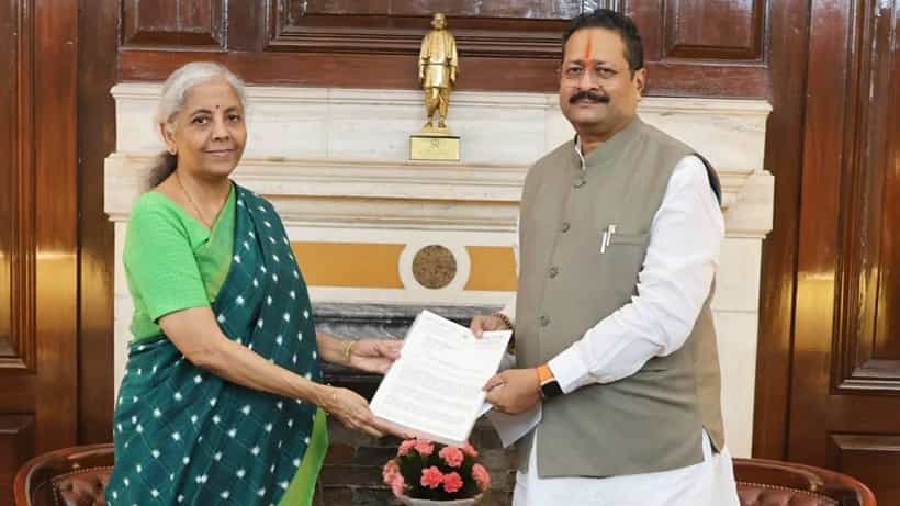 ಉಚಿತ ಭಾಗ್ಯಗಳಿಂದ ಕರ್ನಾಟಕದ ಹಣಕಾಸು ಸ್ಥಿತಿ ಗಂಭೀರ: ಕ್ರಮಕ್ಕೆ ಆಗ್ರಹಿಸಿ ನಿರ್ಮಲಾ ಸೀತಾರಾಮನ್ಗೆ ಯತ್ನಾಳ್ ಪತ್ರ