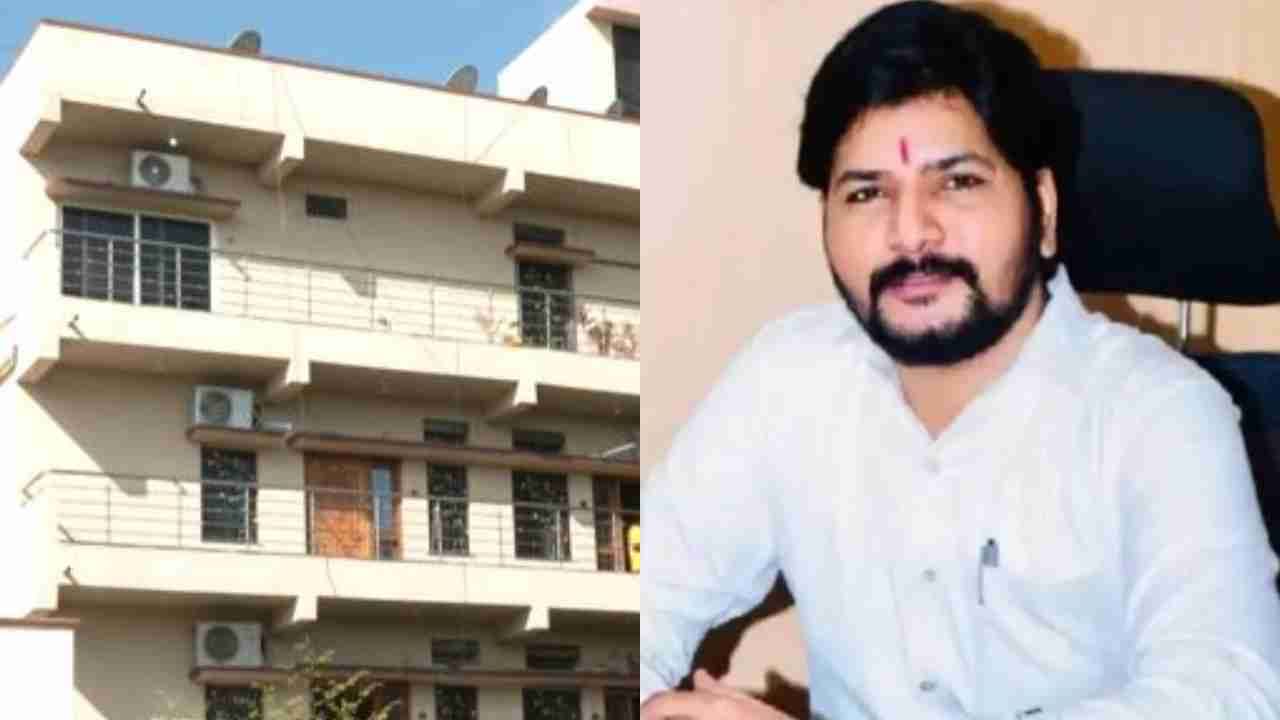 ಬಿಬಿಎಂಪಿ ಅಧಿಕಾರಿ ಬಸವರಾಜ್ ಮಾಗಿ ನಿವಾಸದಲ್ಲಿ 2 ಹುಲಿ ಉಗುರು, 5 ತಲವಾರ್ ಪತ್ತೆ ಬಿಬಿಎಂಪಿ ಅಧಿಕಾರಿ ಬಸವರಾಜ್ ಮಾಗಿ ನಿವಾಸದಲ್ಲಿ 2 ಹುಲಿ ಉಗುರು, 5 ತಲವಾರ್ ಪತ್ತೆ