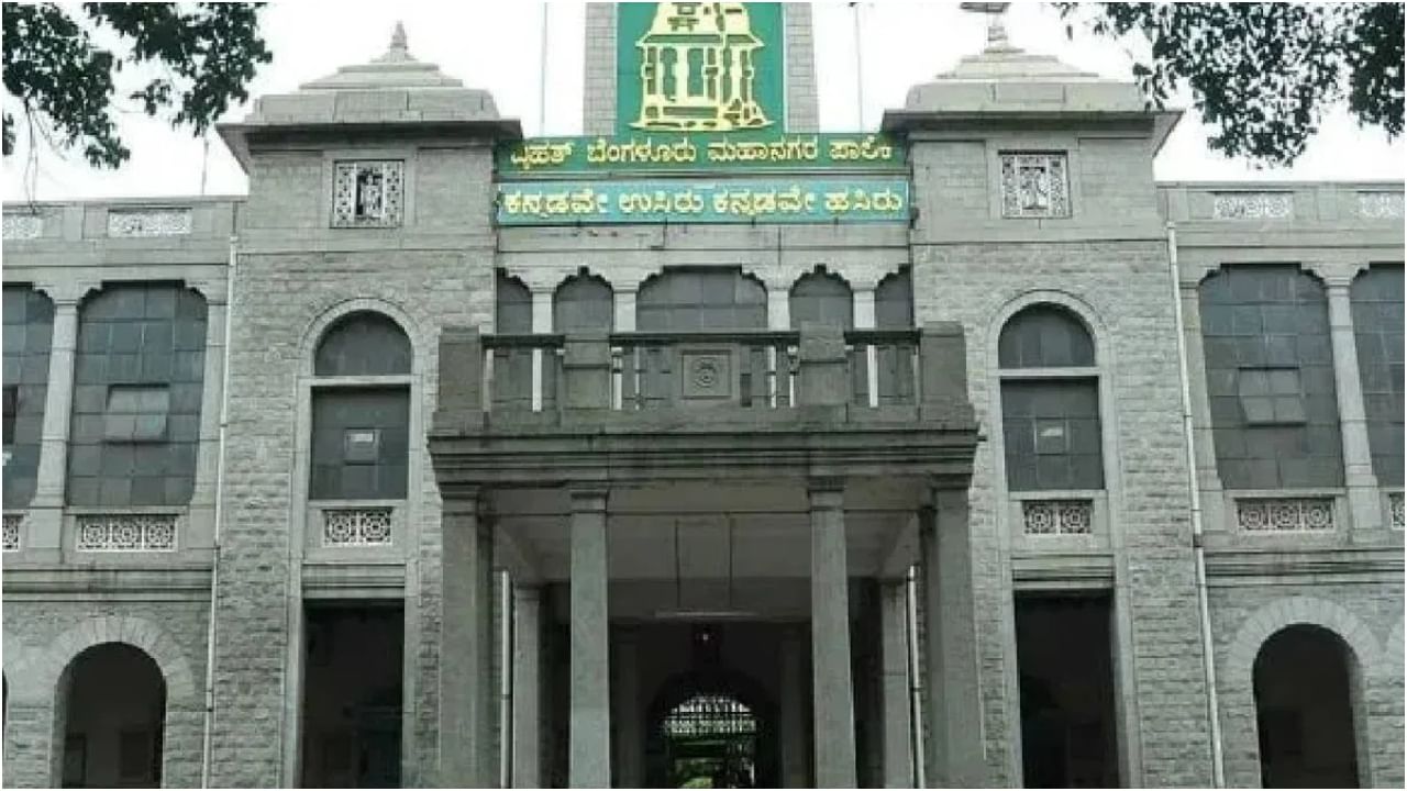 ಬೆಂಗಳೂರು: ಮಳೆಗಾಲಕ್ಕೆ ಸಜ್ಜಾದ ಬಿಬಿಎಂಪಿ, ಸಹಾಯವಾಣಿ ತೆರೆದು ಸಕಲ ಸಿದ್ಧತೆ ಬೆಂಗಳೂರು: ಮಳೆಗಾಲಕ್ಕೆ ಸಜ್ಜಾದ ಬಿಬಿಎಂಪಿ, ಸಹಾಯವಾಣಿ ತೆರೆದು ಸಕಲ ಸಿದ್ಧತೆ