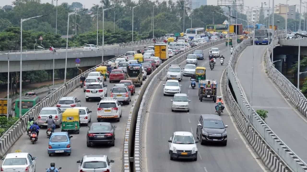 ಬೆಂಗಳೂರು ಟ್ರಾಫಿಕ್ಗೆ ಮುಕ್ತಿ ನೀಡಲು ನಿರ್ಮಾಣವಾಗಲಿದೆ ಎಲಿವೇಟೆಡ್ ರೋಟರಿ ಫ್ಲೈಓವರ್: ಏನಿದರ ವಿಶೇಷ? ಇಲ್ಲಿದೆ ವಿವರ ಬೆಂಗಳೂರು ಟ್ರಾಫಿಕ್ಗೆ ಮುಕ್ತಿ ನೀಡಲು ನಿರ್ಮಾಣವಾಗಲಿದೆ ಎಲಿವೇಟೆಡ್ ರೋಟರಿ ಫ್ಲೈಓವರ್: ಏನಿದರ ವಿಶೇಷ? ಇಲ್ಲಿದೆ ವಿವರ
