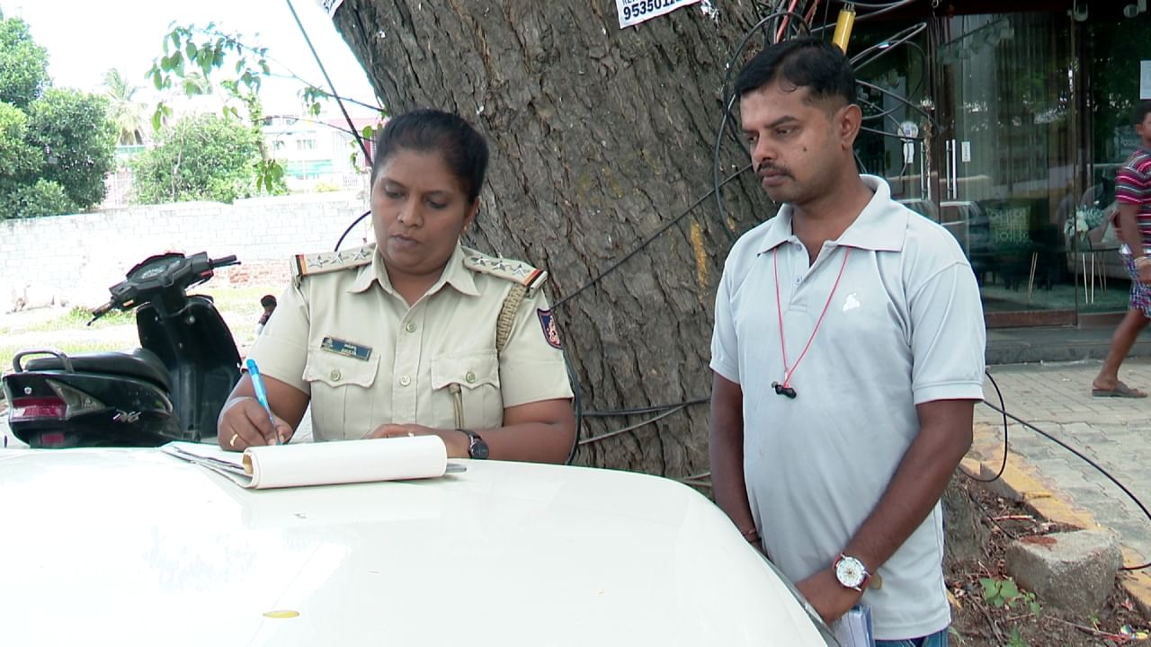 ನಿಯಮ ಉಲ್ಲಂಘಿಸುವ ಮಾಲೀಕರಿಗೆ ಆರ್ಟಿಒ ಶಾಕ್: ಔಡಿ, ಹುಂಡೈ ಸೇರಿ 50 ಕಾರು ಸೀಜ್, 25 ಲಕ್ಷ ರೂ. ವಸೂಲಿ ನಿಯಮ ಉಲ್ಲಂಘಿಸುವ ಮಾಲೀಕರಿಗೆ ಆರ್ಟಿಒ ಶಾಕ್: ಔಡಿ, ಹುಂಡೈ ಸೇರಿ 50 ಕಾರು ಸೀಜ್, 25 ಲಕ್ಷ ರೂ. ವಸೂಲಿ