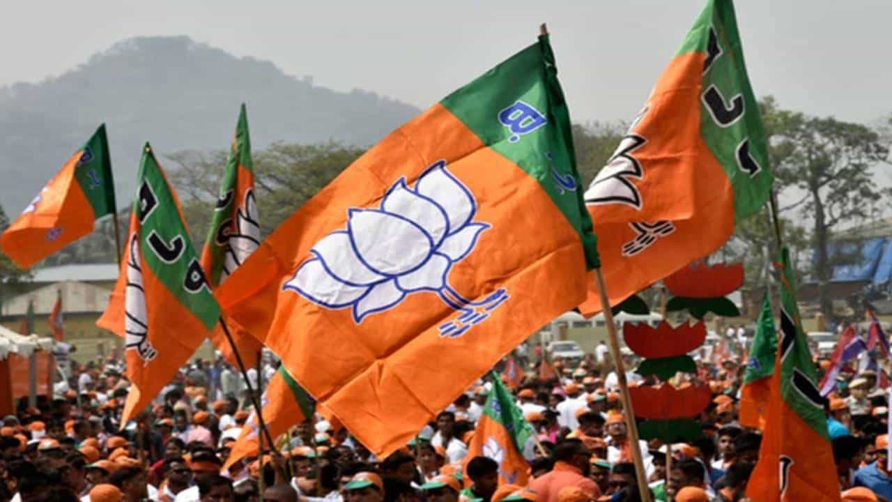 ಮೈಸೂರು ಪಾದಯಾತ್ರೆಗೂ ಮುನ್ನ ಬಿಜೆಪಿಯಿಂದ ರಾಜ್ಯಾದ್ಯಂತ ಬೆಳೆ ಹಾನಿ ಪರಿಶೀಲನೆ ಮೈಸೂರು ಪಾದಯಾತ್ರೆಗೂ ಮುನ್ನ ಬಿಜೆಪಿಯಿಂದ ರಾಜ್ಯಾದ್ಯಂತ ಬೆಳೆ ಹಾನಿ ಪರಿಶೀಲನೆ