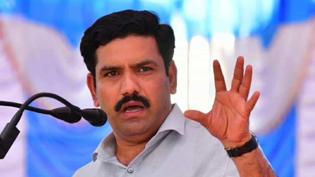 ಮುಡಾ ಹಗರಣ: ಬೆಂಗಳೂರು ಟು ಮೈಸೂರು ಪಾದಯಾತ್ರೆ ದಿನಾಂಕ ಘೋಷಿಸಿದ ವಿಜಯೇಂದ್ರ ಮುಡಾ ಹಗರಣ: ಬೆಂಗಳೂರು ಟು ಮೈಸೂರು ಪಾದಯಾತ್ರೆ ದಿನಾಂಕ ಘೋಷಿಸಿದ ವಿಜಯೇಂದ್ರ
