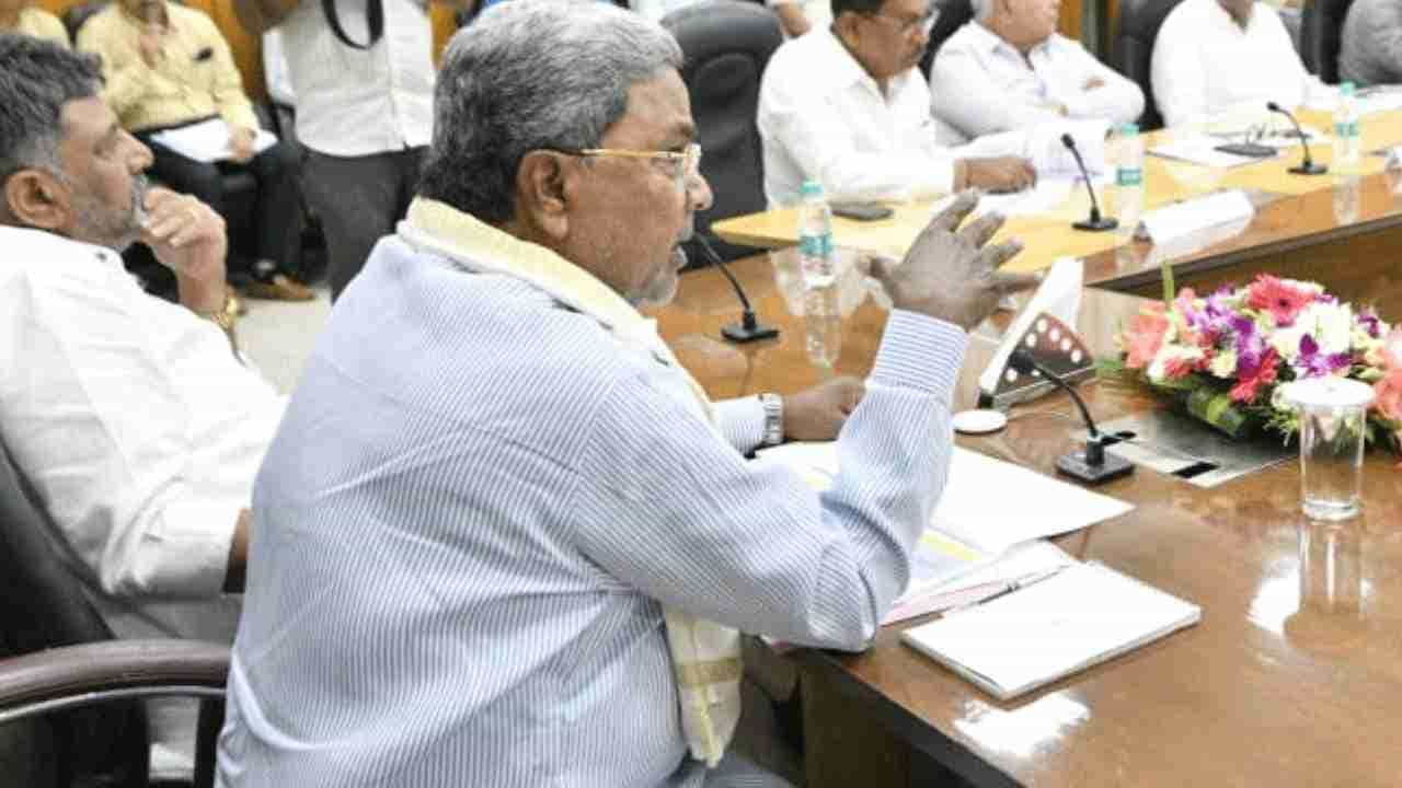 ಕೇಂದ್ರ ಸರ್ಕಾರದ 3 ವಿಚಾರಗಳ ಬಗ್ಗೆ ನಿರ್ಣಯ ಕೈಗೊಳ್ಳಲು ಸಂಪುಟ ಸಭೆಯಲ್ಲಿ ನಿರ್ಧಾರ ಕೇಂದ್ರ ಸರ್ಕಾರದ 3 ವಿಚಾರಗಳ ಬಗ್ಗೆ ನಿರ್ಣಯ ಕೈಗೊಳ್ಳಲು ಸಂಪುಟ ಸಭೆಯಲ್ಲಿ ನಿರ್ಧಾರ