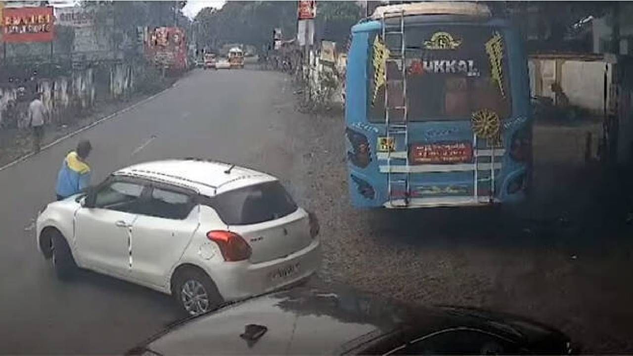 ಪೆಟ್ರೋಲ್ ಹಣ ಕೇಳಿದ್ದಕ್ಕೆ ಬಂಕ್ ಸಿಬ್ಬಂದಿಗೆ ಕಾರಿನಿಂದ ಗುದ್ದಿದ ಪೊಲೀಸ್ ಅಧಿಕಾರಿ ಪೆಟ್ರೋಲ್ ಹಣ ಕೇಳಿದ್ದಕ್ಕೆ ಬಂಕ್ ಸಿಬ್ಬಂದಿಗೆ ಕಾರಿನಿಂದ ಗುದ್ದಿದ ಪೊಲೀಸ್ ಅಧಿಕಾರಿ