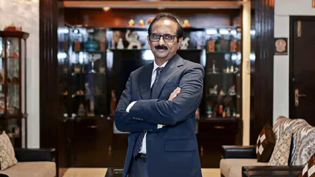 ಕೆಲಸಕ್ಕೆ ಸೇರಿದ ಮೇಲೆ ಯಾರೂ ಮಾರ್ಕ್ಸ್ ಕೇಳಲ್ಲ ಕಣ್ರೀ... ಎಸ್ಬಿಐ ನೂತನ ಮುಖ್ಯಸ್ಥರ ಕಿವಿಮಾತು ಕೇಳ್ರೀ ಕೆಲಸಕ್ಕೆ ಸೇರಿದ ಮೇಲೆ ಯಾರೂ ಮಾರ್ಕ್ಸ್ ಕೇಳಲ್ಲ ಕಣ್ರೀ... ಎಸ್ಬಿಐ ನೂತನ ಮುಖ್ಯಸ್ಥರ ಕಿವಿಮಾತು ಕೇಳ್ರೀ