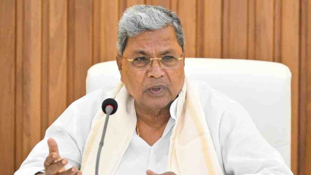ಸರ್ಕಾರಿ ನೌಕರರಿಗೆ ಗುಡ್ನ್ಯೂಸ್: ಆ.1 ರಿಂದ 7ನೇ ವೇತನ ಆಯೋಗದ ಶಿಫಾರಸು ಜಾರಿಗೊಳಿಸುವ ತೀರ್ಮಾನ ಪ್ರಕಟಿಸಿದ ಸಿಎಂ ಸರ್ಕಾರಿ ನೌಕರರಿಗೆ ಗುಡ್ನ್ಯೂಸ್: ಆ.1 ರಿಂದ 7ನೇ ವೇತನ ಆಯೋಗದ ಶಿಫಾರಸು ಜಾರಿಗೊಳಿಸುವ ತೀರ್ಮಾನ ಪ್ರಕಟಿಸಿದ ಸಿಎಂ