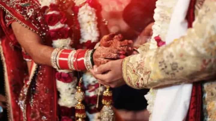 Daily Devotional: ಗಂಡನನ್ನು ಹೆಂಡತಿ ಹೆಸರಿಡಿದು ಕರೆಯಬಹುದಾ? ತಿಳಿಯಲು ಈ ವಿಡಿಯೋ ನೋಡಿ Daily Devotional: ಗಂಡನನ್ನು ಹೆಂಡತಿ ಹೆಸರಿಡಿದು ಕರೆಯಬಹುದಾ? ತಿಳಿಯಲು ಈ ವಿಡಿಯೋ ನೋಡಿ