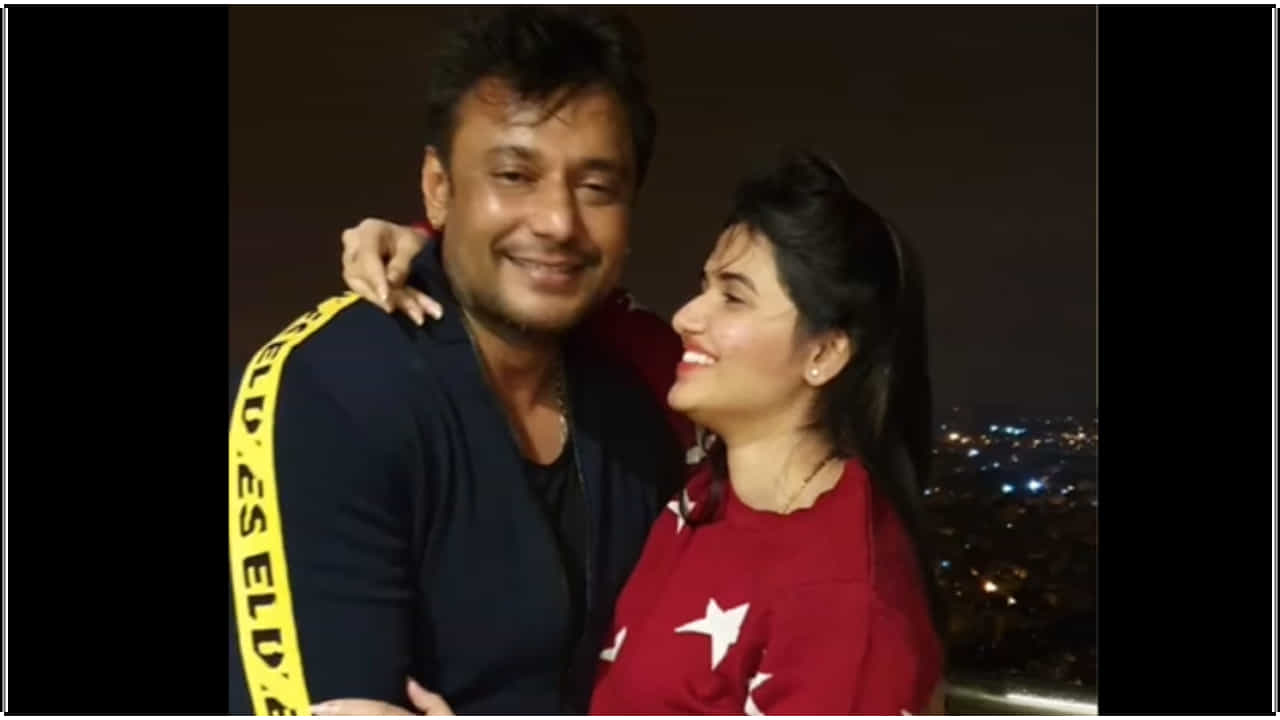 ದರ್ಶನ್ ಬಳಸುವ ಮೊಬೈಲ್ ನಂಬರ್ ಬಗ್ಗೆ ಶಾಕಿಂಗ್ ವಿಚಾರ ಬಹಿರಂಗ; ವಿಡಿಯೋ ನೋಡಿ ದರ್ಶನ್ ಬಳಸುವ ಮೊಬೈಲ್ ನಂಬರ್ ಬಗ್ಗೆ ಶಾಕಿಂಗ್ ವಿಚಾರ ಬಹಿರಂಗ; ವಿಡಿಯೋ ನೋಡಿ