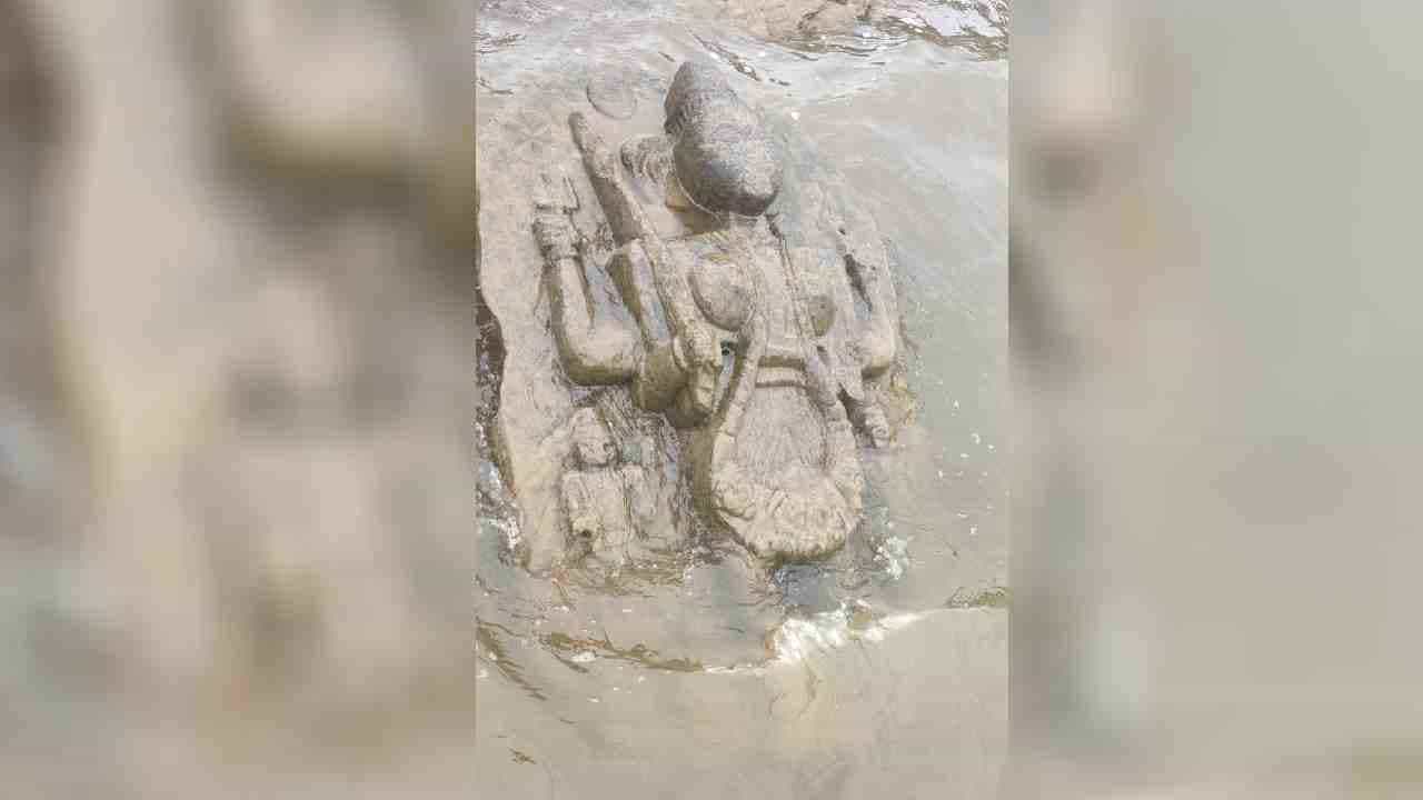 ದಾವಣಗೆರೆ: ಕೆರೆಯಲ್ಲಿ ವಿಜಯನಗರ ಕಾಲದ ಪುರಾತನ ಶಿಲ್ಪ ಪತ್ತೆ ದಾವಣಗೆರೆ: ಕೆರೆಯಲ್ಲಿ ವಿಜಯನಗರ ಕಾಲದ ಪುರಾತನ ಶಿಲ್ಪ ಪತ್ತೆ