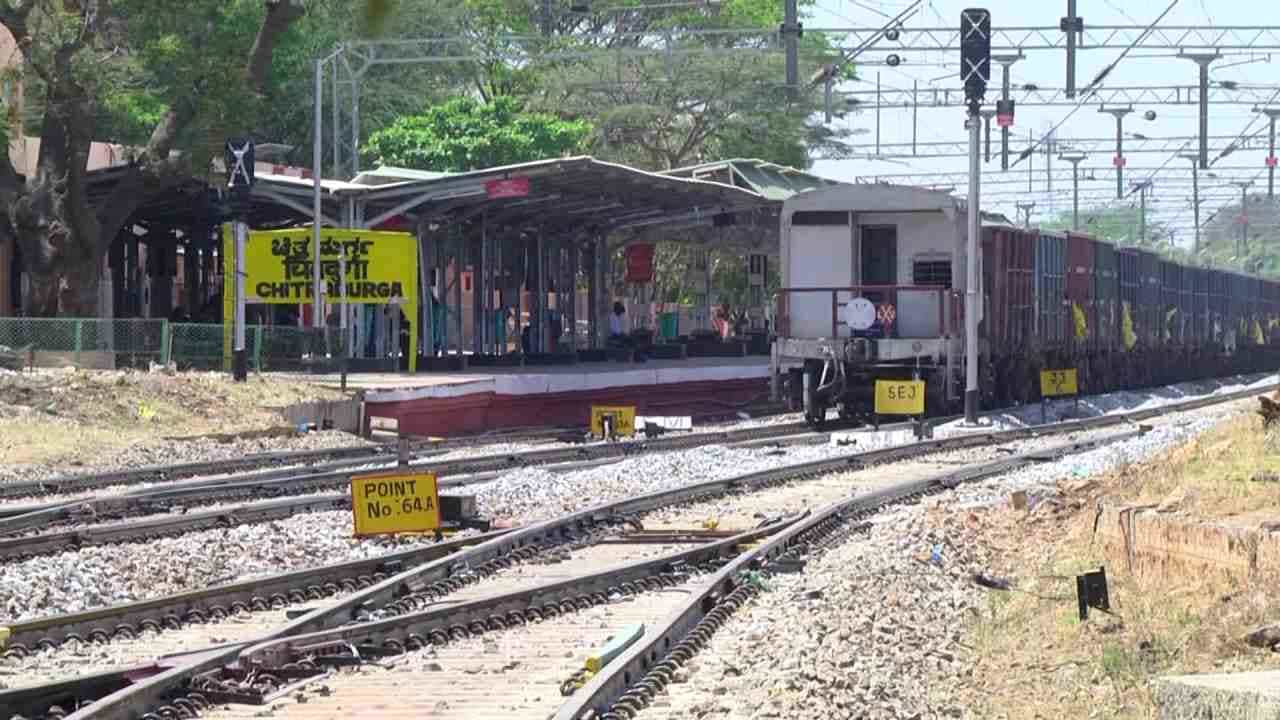 ದಾವಣಗೆರೆ-ಚಿತ್ರದುರ್ಗ-ತುಮಕೂರು ನೇರ ರೈಲು ಮಾರ್ಗ ಯೋಜನೆ ಶೀಘ್ರವೇ ಪೂರ್ಣಗೊಳಿಸುವಂತೆ ಹೋರಾಟಗಾರರ ಆಗ್ರಹ
