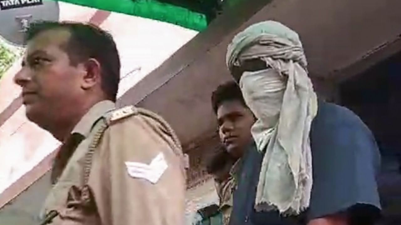 Hathras stampede: ಹಾಥರಸ್ ಕಾಲ್ತುಳಿತ; ಸತ್ಸಂಗ ‘ಸಂಘಟಕ’ ಮಧುಕರ್ಗೆ 14 ದಿನಗಳ ನ್ಯಾಯಾಂಗ ಬಂಧನ Hathras stampede: ಹಾಥರಸ್ ಕಾಲ್ತುಳಿತ; ಸತ್ಸಂಗ ‘ಸಂಘಟಕ’ ಮಧುಕರ್ಗೆ 14 ದಿನಗಳ ನ್ಯಾಯಾಂಗ ಬಂಧನ
