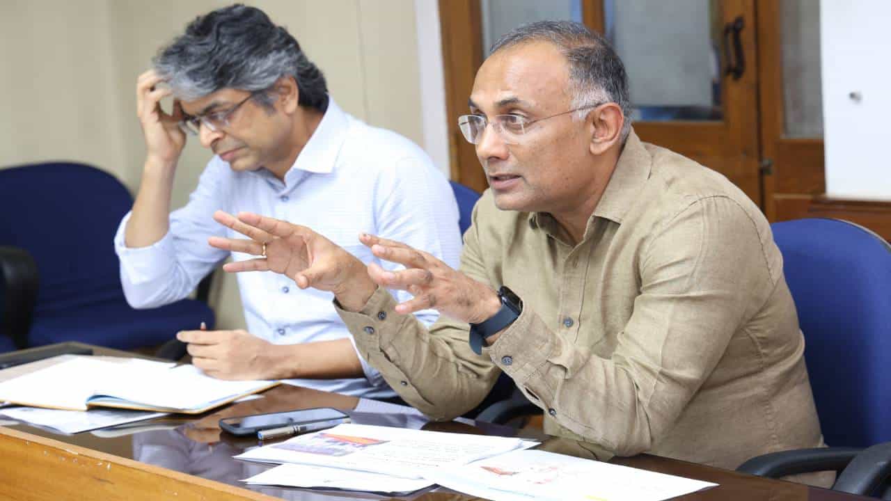 ಡೆಂಗ್ಯೂ ಜೊತೆ ಝೀಕಾ ವೈರಸ್ ಬಗ್ಗೆಯೂ ಎಚ್ಚರ ವಹಿಸಿ; ಜಿಲ್ಲಾಧಿಕಾರಿಗಳಿಗೆ ಸಚಿವ ದಿನೇಶ್ ಗುಂಡೂರಾವ್ ಸೂಚನೆ ಡೆಂಗ್ಯೂ ಜೊತೆ ಝೀಕಾ ವೈರಸ್ ಬಗ್ಗೆಯೂ ಎಚ್ಚರ ವಹಿಸಿ; ಜಿಲ್ಲಾಧಿಕಾರಿಗಳಿಗೆ ಸಚಿವ ದಿನೇಶ್ ಗುಂಡೂರಾವ್ ಸೂಚನೆ