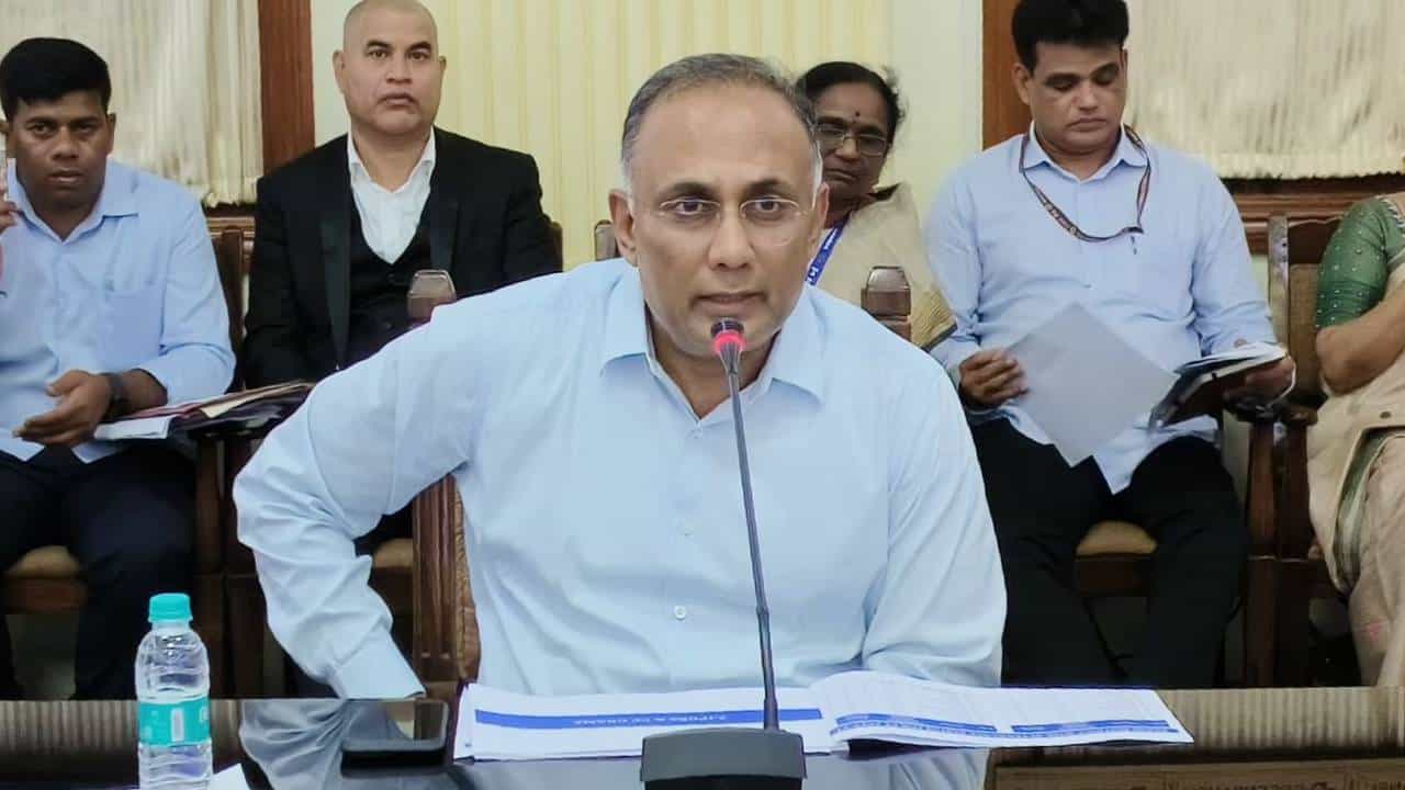 ಡೆಂಗ್ಯೂ ಹೆಚ್ಚಳ; ಬೆಂಗಳೂರಿನ ಎಲ್ಲಾ ಮನೆಗಳ ಸರ್ವೇಗೆ ಆರೋಗ್ಯ ಸಚಿವ ದಿನೇಶ್ ಗುಂಡೂರಾವ್ ಸೂಚನೆ ಡೆಂಗ್ಯೂ ಹೆಚ್ಚಳ; ಬೆಂಗಳೂರಿನ ಎಲ್ಲಾ ಮನೆಗಳ ಸರ್ವೇಗೆ ಆರೋಗ್ಯ ಸಚಿವ ದಿನೇಶ್ ಗುಂಡೂರಾವ್ ಸೂಚನೆ