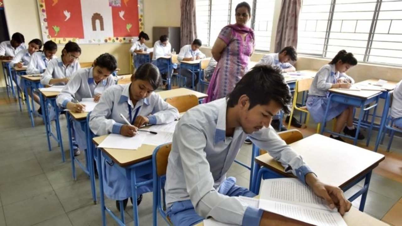 NEET Results: ನೀಟ್ ಪರೀಕ್ಷೆ ಫಲಿತಾಂಶ ಪ್ರಕಟ; ಕೋಚಿಂಗ್ ಸೆಂಟರ್ಸ್ ಹೆಚ್ಚಿರುವ ಕಡೆ ಉತ್ತಮ ರಿಸಲ್ಟ್ NEET Results: ನೀಟ್ ಪರೀಕ್ಷೆ ಫಲಿತಾಂಶ ಪ್ರಕಟ; ಕೋಚಿಂಗ್ ಸೆಂಟರ್ಸ್ ಹೆಚ್ಚಿರುವ ಕಡೆ ಉತ್ತಮ ರಿಸಲ್ಟ್