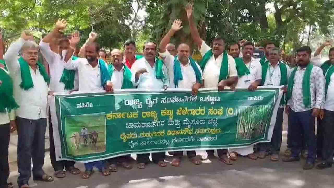 ರೈತರ ಹೋರಾಟಕ್ಕೆ ಮಣಿದ ಕಾವೇರಿ ನೀರಾವರಿ ನಿಗಮ; ಕಬಿನಿ ಜಲಾಶಯದಿಂದ ನಾಲೆಗಳಿಗೆ ನೀರು ಹರಿಸಲು ಆದೇಶ ರೈತರ ಹೋರಾಟಕ್ಕೆ ಮಣಿದ ಕಾವೇರಿ ನೀರಾವರಿ ನಿಗಮ; ಕಬಿನಿ ಜಲಾಶಯದಿಂದ ನಾಲೆಗಳಿಗೆ ನೀರು ಹರಿಸಲು ಆದೇಶ