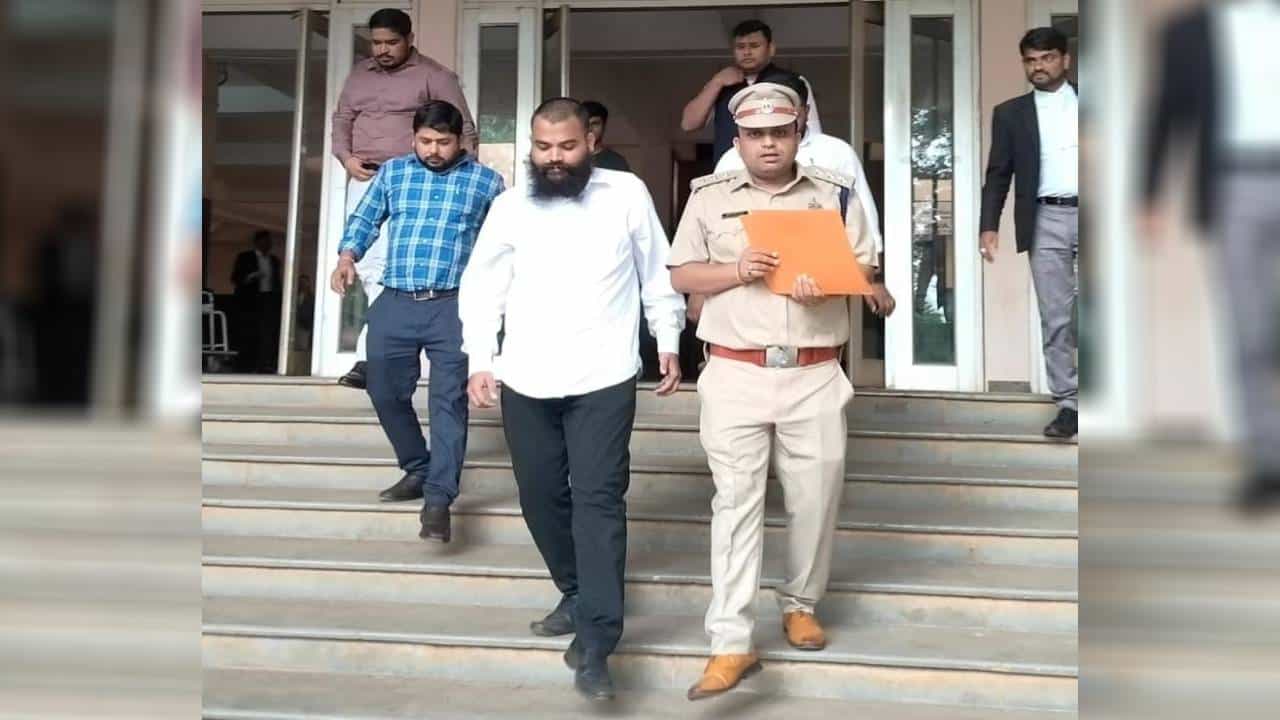 ಗ್ರಾಹಕರಿಂದ ಹಣ ಸಂಗ್ರಹಿಸಿ ಜಿಎಸ್ಟಿ ಕಚೇರಿಗೆ ಪಾವತಿಸದೇ ವಂಚನೆ, 132 ಕೋಟಿ ರೂ. ಭೇದಿಸಿದ ಅಧಿಕಾರಿಗಳು ಗ್ರಾಹಕರಿಂದ ಹಣ ಸಂಗ್ರಹಿಸಿ ಜಿಎಸ್ಟಿ ಕಚೇರಿಗೆ ಪಾವತಿಸದೇ ವಂಚನೆ, 132 ಕೋಟಿ ರೂ. ಭೇದಿಸಿದ ಅಧಿಕಾರಿಗಳು