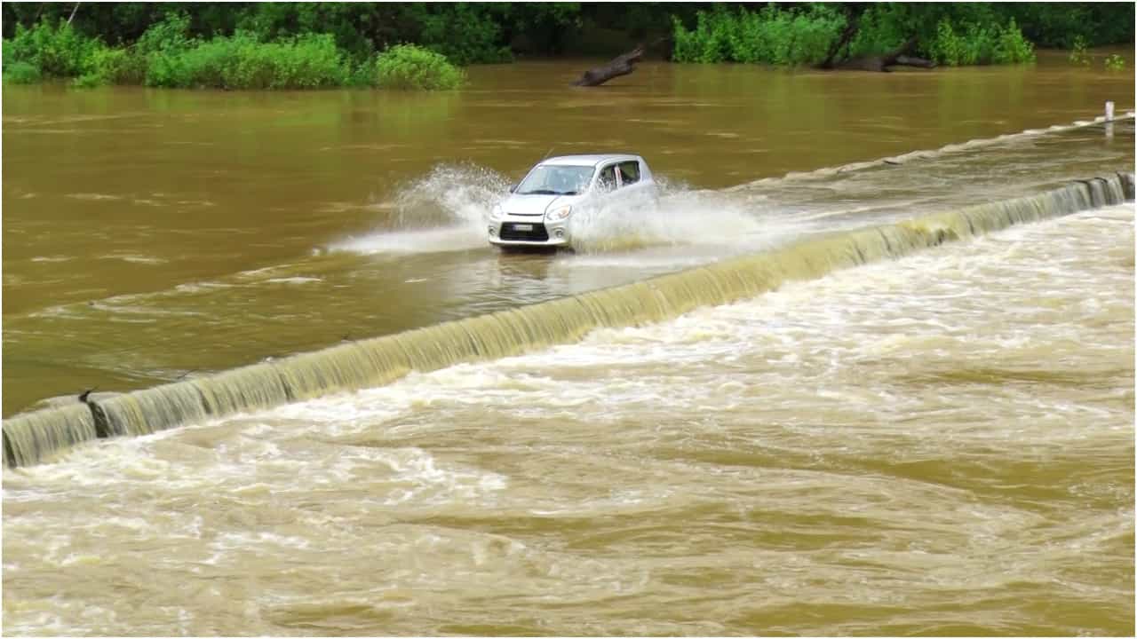 ಉತ್ತರ ಕನ್ನಡ: ಧಾರಾಕಾರ ಮಳೆಗೆ ಗಂಗಾವಳಿ ನದಿ ಸೇತುವೆ ಮುಳುಗಡೆ, ಐದಕ್ಕೂ ಹೆಚ್ಚು ಗ್ರಾಮಗಳ ಸಂಪರ್ಕ ಕಷ್ಟ ಉತ್ತರ ಕನ್ನಡ: ಧಾರಾಕಾರ ಮಳೆಗೆ ಗಂಗಾವಳಿ ನದಿ ಸೇತುವೆ ಮುಳುಗಡೆ, ಐದಕ್ಕೂ ಹೆಚ್ಚು ಗ್ರಾಮಗಳ ಸಂಪರ್ಕ ಕಷ್ಟ
