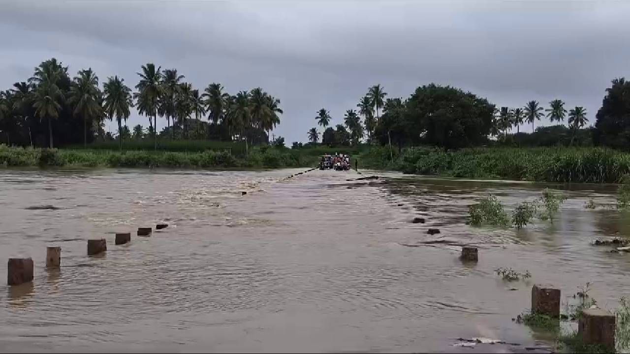 Flood in Bagalkote district, Mudhola-Sangli road closed 