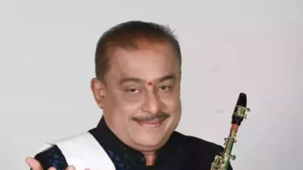 ‘ಈ ವಿವಾದವನ್ನು ಬೆಳೆಸಬೇಡಿ’; ಜೈನ ಧರ್ಮದವರ ಬಳಿ ಕ್ಷಮೆ ಕೇಳಿದ ಹಂಸಲೇಖ ‘ಈ ವಿವಾದವನ್ನು ಬೆಳೆಸಬೇಡಿ’; ಜೈನ ಧರ್ಮದವರ ಬಳಿ ಕ್ಷಮೆ ಕೇಳಿದ ಹಂಸಲೇಖ