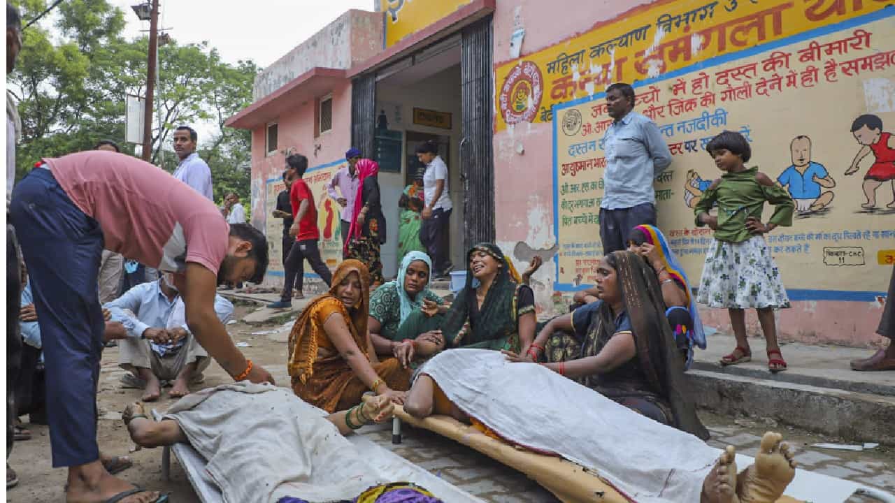 Hathras Tragedy: ಹತ್ರಾಸ್ ಕಾಲ್ತುಳಿತದ ಸಾವಿನ ಸಂಖ್ಯೆ 116ಕ್ಕೆ ಏರಿಕೆ; ಉನ್ನತ ಮಟ್ಟದ ತನಿಖೆಗೆ ಸಿಎಂ ಯೋಗಿ ಆದಿತ್ಯನಾಥ್ ಆದೇಶ Hathras Tragedy: ಹತ್ರಾಸ್ ಕಾಲ್ತುಳಿತದ ಸಾವಿನ ಸಂಖ್ಯೆ 116ಕ್ಕೆ ಏರಿಕೆ; ಉನ್ನತ ಮಟ್ಟದ ತನಿಖೆಗೆ ಸಿಎಂ ಯೋಗಿ ಆದಿತ್ಯನಾಥ್ ಆದೇಶ