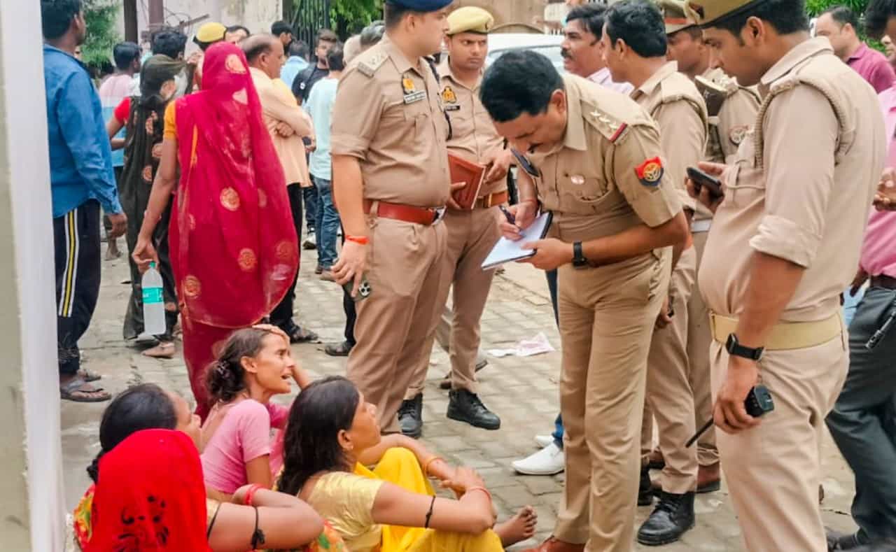 Hathras stampede: ಹಾಥರಸ್ ಕಾಲ್ತುಳಿತ:107 ಮಂದಿ ಸಾವು, ಸಂತ್ರಸ್ತರಿಗೆ ಸಾಧ್ಯವಿರುವ ಎಲ್ಲ ಸಹಾಯ ನೀಡುವುದಾಗಿ ಮೋದಿ ಭರವಸೆ Hathras stampede: ಹಾಥರಸ್ ಕಾಲ್ತುಳಿತ:107 ಮಂದಿ ಸಾವು, ಸಂತ್ರಸ್ತರಿಗೆ ಸಾಧ್ಯವಿರುವ ಎಲ್ಲ ಸಹಾಯ ನೀಡುವುದಾಗಿ ಮೋದಿ ಭರವಸೆ