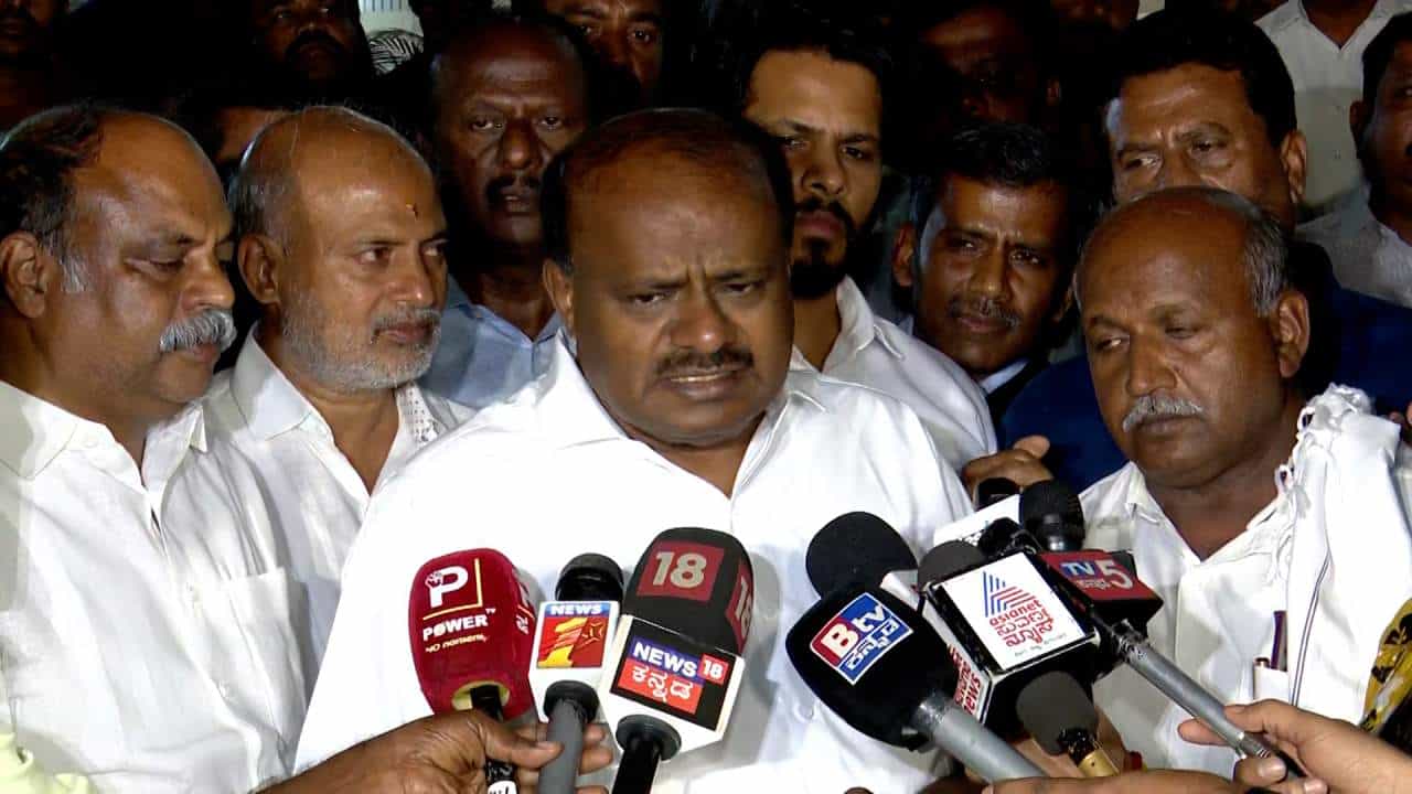 ಕೆಲಸದ ಒತ್ತಡದಿಂದ ಒಮ್ಮೊಮ್ಮೆ ಹೀಗಾಗುತ್ತದೆ: ಚಿಕಿತ್ಸೆ ಬಳಿಕ ಹೆಚ್ಡಿ ಕುಮಾರಸ್ವಾಮಿ ಮಾತು ಕೆಲಸದ ಒತ್ತಡದಿಂದ ಒಮ್ಮೊಮ್ಮೆ ಹೀಗಾಗುತ್ತದೆ: ಚಿಕಿತ್ಸೆ ಬಳಿಕ ಹೆಚ್ಡಿ ಕುಮಾರಸ್ವಾಮಿ ಮಾತು