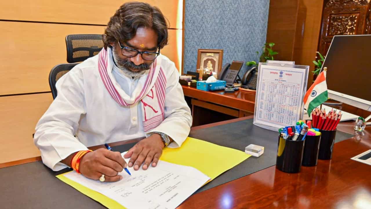 Hemant Soren: ಜಾರ್ಖಂಡ್ ವಿಧಾನಸಭೆಯಲ್ಲಿ ವಿಶ್ವಾಸ ಮತ ಗೆದ್ದ ಸಿಎಂ ಹೇಮಂತ್ ಸೊರೇನ್ Hemant Soren: ಜಾರ್ಖಂಡ್ ವಿಧಾನಸಭೆಯಲ್ಲಿ ವಿಶ್ವಾಸ ಮತ ಗೆದ್ದ ಸಿಎಂ ಹೇಮಂತ್ ಸೊರೇನ್