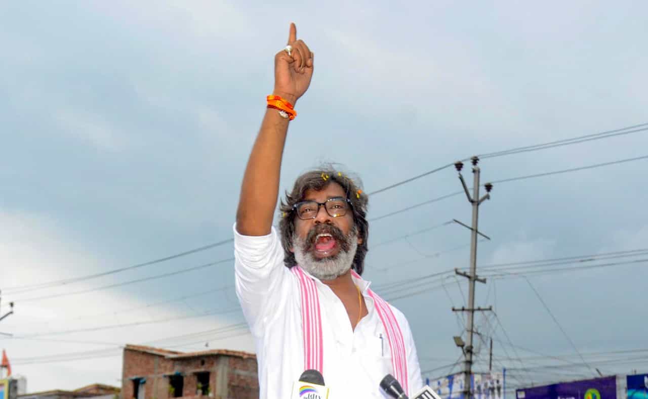 ಜಾರ್ಖಂಡ್ ಮುಖ್ಯಮಂತ್ರಿಯಾಗಿ ಮತ್ತೊಮ್ಮೆ ಅಧಿಕಾರ ವಹಿಸಿಕೊಳ್ಳಲು ಹೇಮಂತ್ ಸೊರೇನ್ ಸಜ್ಜು ಜಾರ್ಖಂಡ್ ಮುಖ್ಯಮಂತ್ರಿಯಾಗಿ ಮತ್ತೊಮ್ಮೆ ಅಧಿಕಾರ ವಹಿಸಿಕೊಳ್ಳಲು ಹೇಮಂತ್ ಸೊರೇನ್ ಸಜ್ಜು