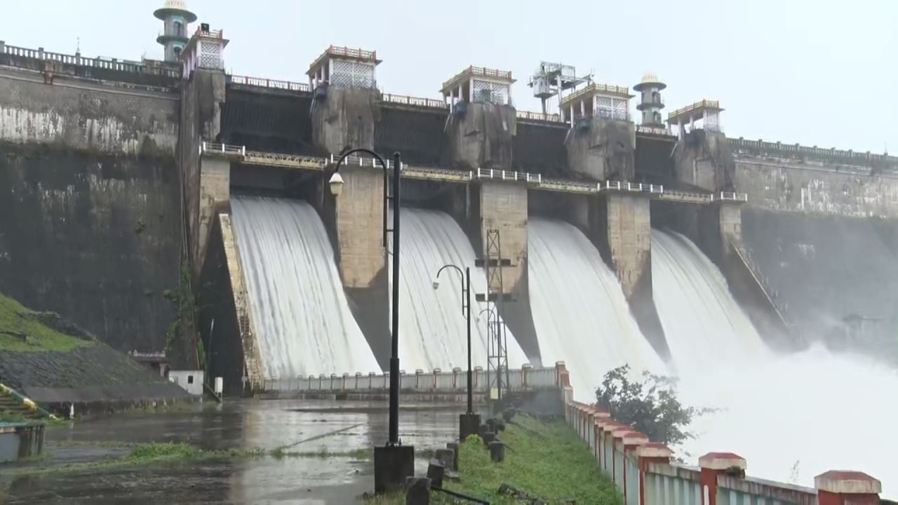 Landslide in Sringeri Mangalore Highway, Karnatak rains latest updates here in Kannada