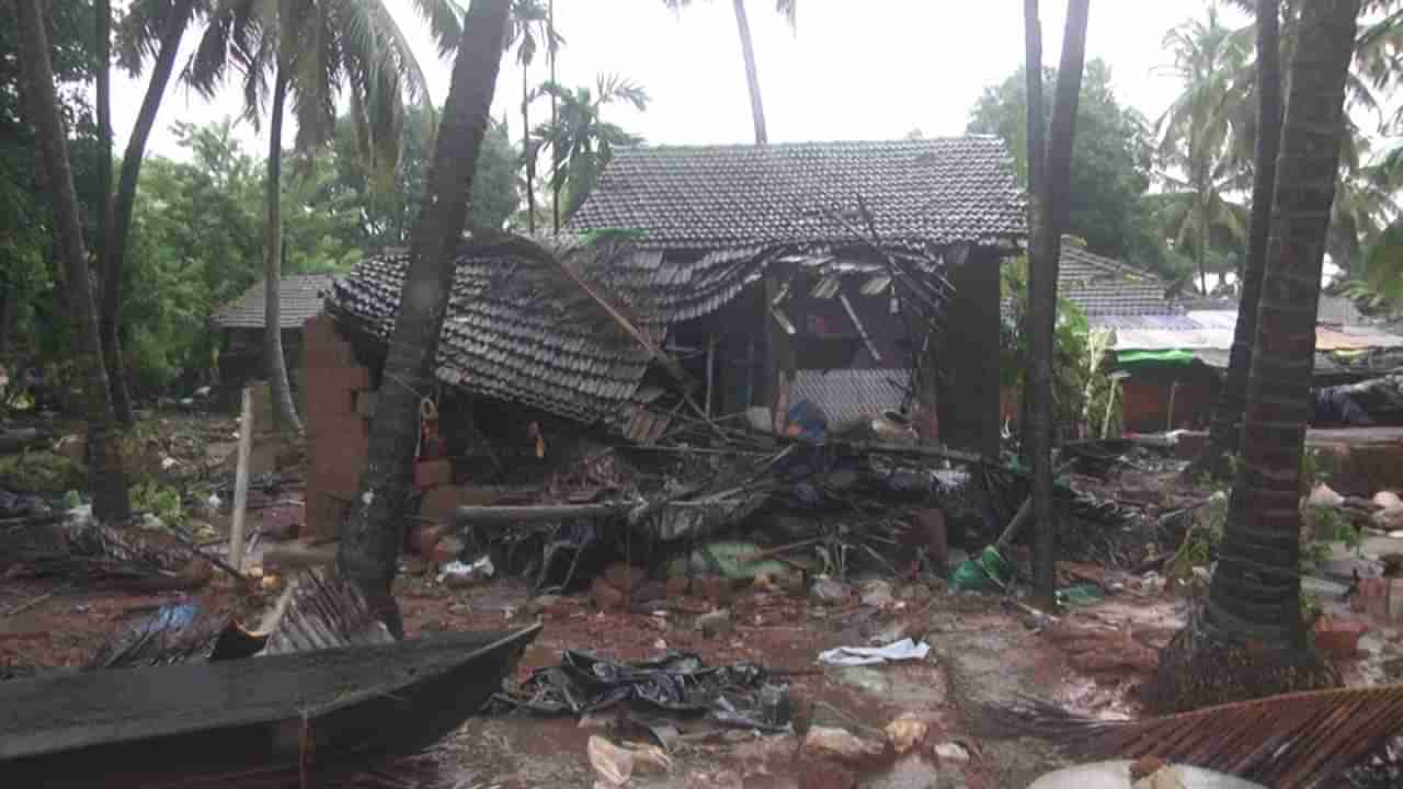 ಶಿರೂರು ಗುಡ್ಡ ಕುಸಿತ: ಉಳುವರೆ ಗ್ರಾಮದ 2 ಮನೆ ನೆಲಸಮ, ಕುಟುಂಬ ಬೀದಿಪಾಲು