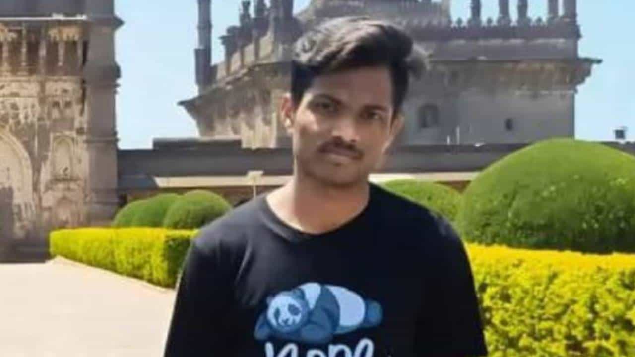ಹುಬ್ಬಳ್ಳಿ: ಆನ್ಲೈನ್ ಗೇಮ್ ವ್ಯಾಮೋಹಕ್ಕೆ ಸಿಲುಕಿ ಯುವಕ ಆತ್ಮಹತ್ಯೆಗೆ ಶರಣು ಹುಬ್ಬಳ್ಳಿ: ಆನ್ಲೈನ್ ಗೇಮ್ ವ್ಯಾಮೋಹಕ್ಕೆ ಸಿಲುಕಿ ಯುವಕ ಆತ್ಮಹತ್ಯೆಗೆ ಶರಣು