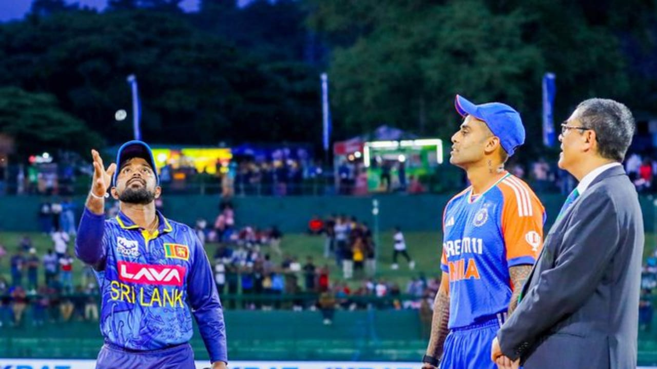 IND vs SL: ಟಾಸ್ ಗೆದ್ದ ಭಾರತ; ಶುಭ್ಮನ್ ಗಿಲ್ ಬದಲಿಗೆ ಸಂಜು ಸ್ಯಾಮ್ಸನ್ಗೆ ಅವಕಾಶ IND vs SL: ಟಾಸ್ ಗೆದ್ದ ಭಾರತ; ಶುಭ್ಮನ್ ಗಿಲ್ ಬದಲಿಗೆ ಸಂಜು ಸ್ಯಾಮ್ಸನ್ಗೆ ಅವಕಾಶ