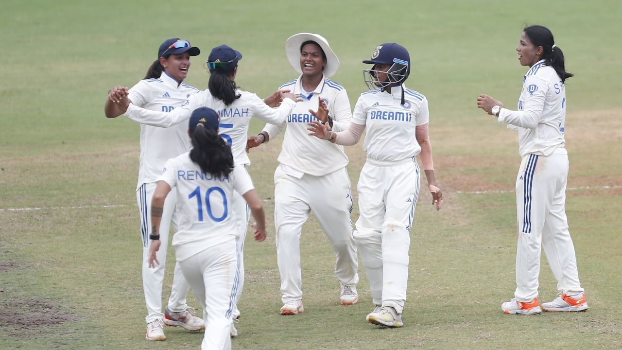 INDW vs SAW: ಆಫ್ರಿಕಾ ವಿರುದ್ಧದ ಏಕೈಕ ಟೆಸ್ಟ್ ಪಂದ್ಯವನ್ನು 10 ವಿಕೆಟ್​ಗಳಿಂದ ಗೆದ್ದ ಭಾರತ..!