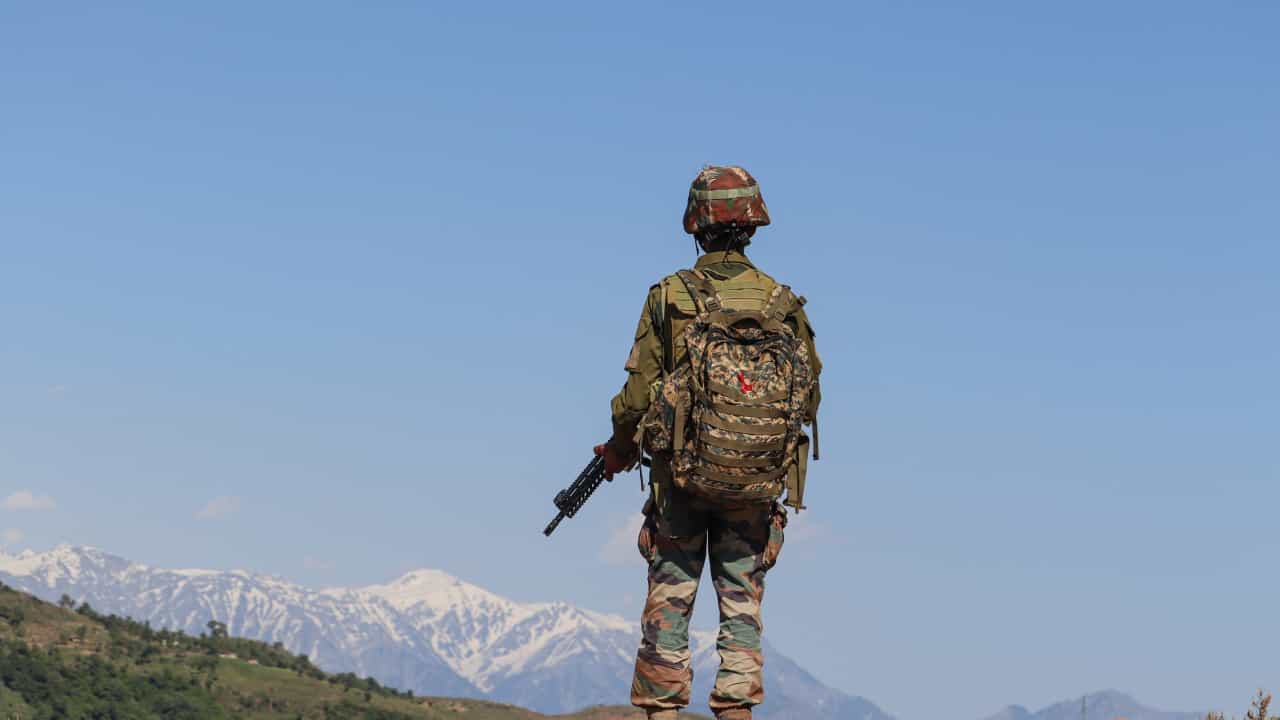Jammu Terror Attack: ಜಮ್ಮು ಮತ್ತು ಕಾಶ್ಮೀರದ ಕಥುವಾದಲ್ಲಿ ಸೇನಾ ವಾಹನಗಳ ಮೇಲೆ ಉಗ್ರರ ದಾಳಿ Jammu Terror Attack: ಜಮ್ಮು ಮತ್ತು ಕಾಶ್ಮೀರದ ಕಥುವಾದಲ್ಲಿ ಸೇನಾ ವಾಹನಗಳ ಮೇಲೆ ಉಗ್ರರ ದಾಳಿ