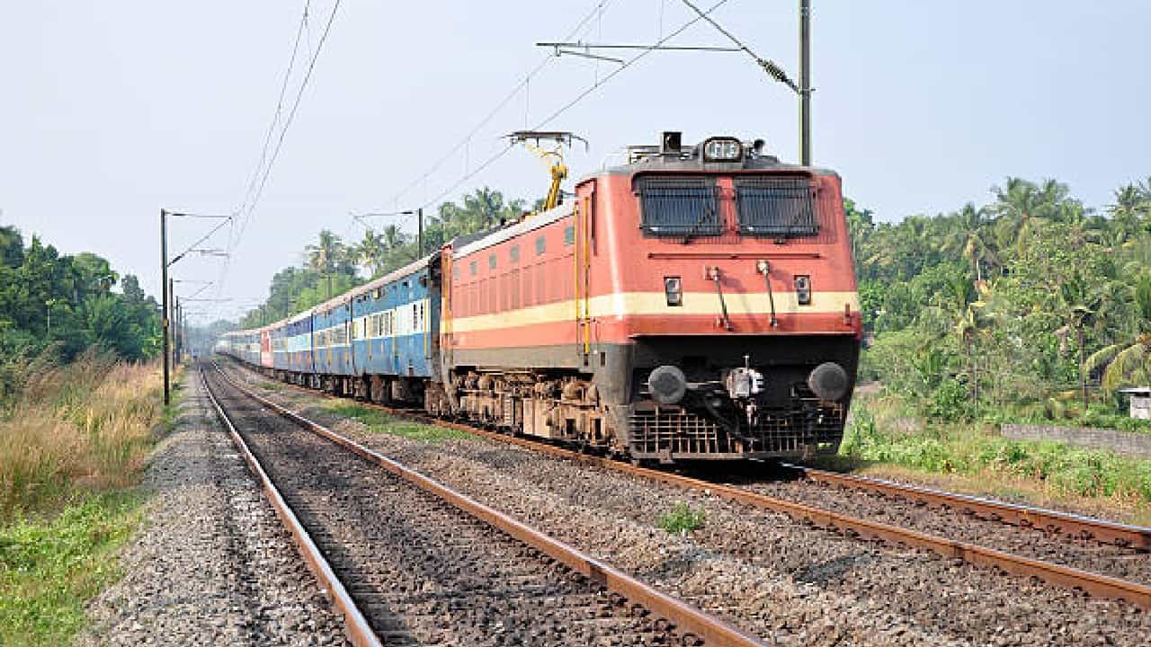 ರೈಲು ಪ್ರಯಾಣಿಕರಿಗೆ ಸಿಹಿ ಸುದ್ದಿ; ಉತ್ತರ ಕರ್ನಾಟಕ, ಕಲ್ಯಾಣ ಕರ್ನಾಟಕ ಭಾಗಗಳಿಗೆ ವಿಶೇಷ ರೈಲು ಸೇವೆ ರೈಲು ಪ್ರಯಾಣಿಕರಿಗೆ ಸಿಹಿ ಸುದ್ದಿ; ಉತ್ತರ ಕರ್ನಾಟಕ, ಕಲ್ಯಾಣ ಕರ್ನಾಟಕ ಭಾಗಗಳಿಗೆ ವಿಶೇಷ ರೈಲು ಸೇವೆ