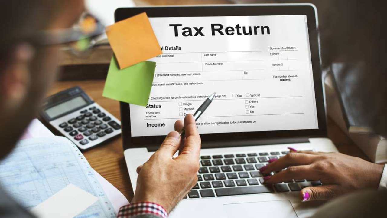 ITR Filing Deadline: ಜುಲೈ 31ರೊಳಗೆ ಐಟಿ ರಿಟರ್ನ್ಸ್ ಸಲ್ಲಿಸದಿದ್ದರೆ ಏನಾಗುತ್ತೆ? ITR Filing Deadline: ಜುಲೈ 31ರೊಳಗೆ ಐಟಿ ರಿಟರ್ನ್ಸ್ ಸಲ್ಲಿಸದಿದ್ದರೆ ಏನಾಗುತ್ತೆ?