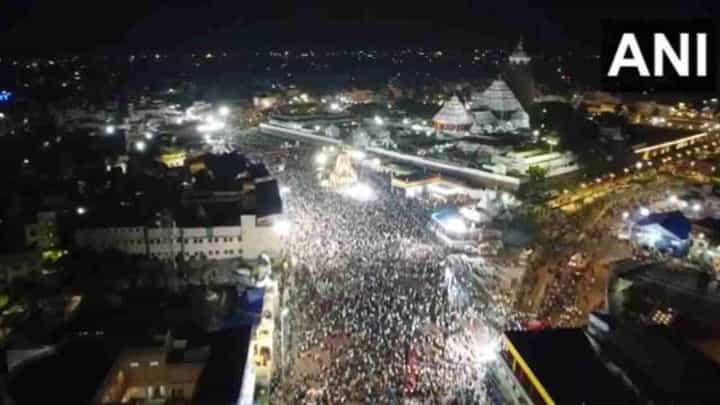 Jagannath Rath Yatra 2024: ಡ್ರೋನ್ ಕಣ್ಣಲ್ಲಿ ವಿಶ್ವದ ಅತಿ ದೊಡ್ಡ ಪುರಿ ಜಗನ್ನಾಥ ರಥಯಾತ್ರೆ: ವಿಡಿಯೋ ನೋಡಿ Jagannath Rath Yatra 2024: ಡ್ರೋನ್ ಕಣ್ಣಲ್ಲಿ ವಿಶ್ವದ ಅತಿ ದೊಡ್ಡ ಪುರಿ ಜಗನ್ನಾಥ ರಥಯಾತ್ರೆ: ವಿಡಿಯೋ ನೋಡಿ