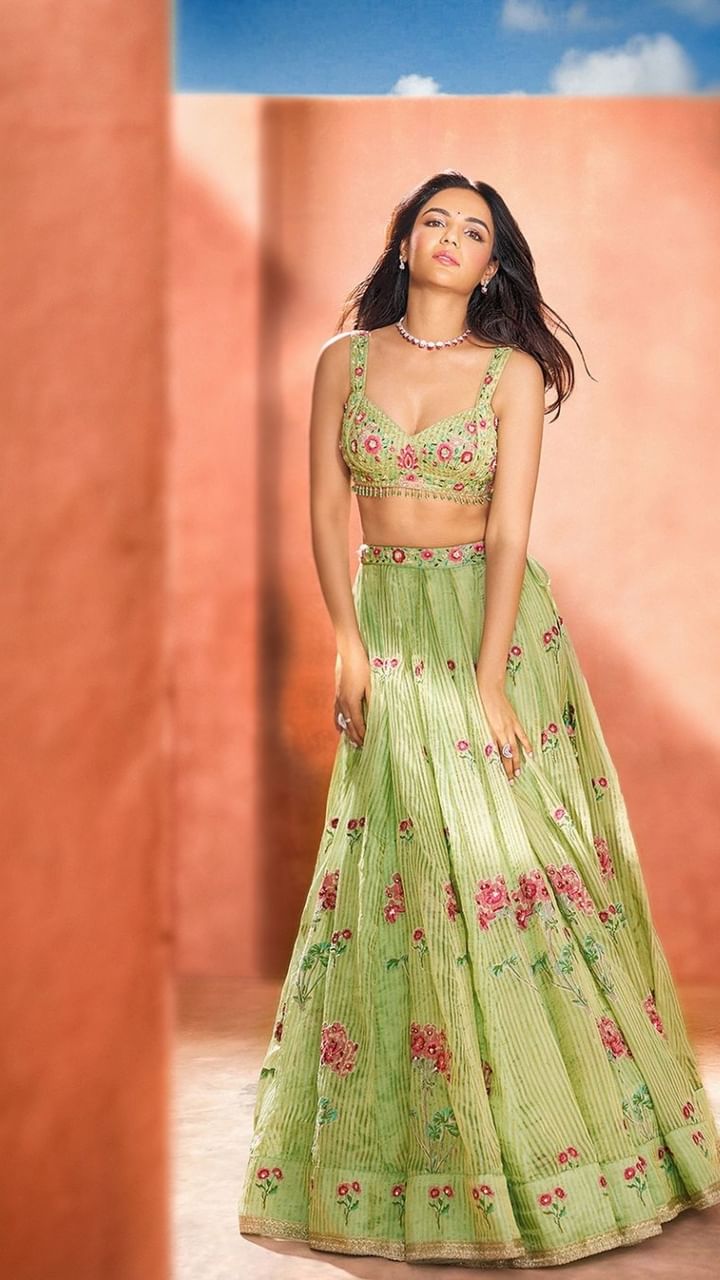 ಇತ್ತೀಚೆಗೆ ಕಾರ್ಯಕ್ರಮ ಒಂದರಲ್ಲಿ ಭಾಗಿ ಆಗಲು ಕಾಂಟ್ಯಾಕ್ಟ್ ಲೆನ್ಸ್ ಧರಿಸಿದ್ದರು ಅವರು. ಅಲ್ಲಿಂದ ಸಮಸ್ಯೆ ಶುರವಾಗಿದೆ.