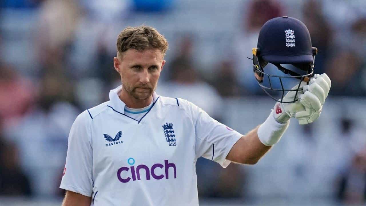ICC Test Rankings: ಐಸಿಸಿ ಟೆಸ್ಟ್ ಬ್ಯಾಟರ್ಗಳ ನೂತನ ಶ್ರೇಯಾಂಕ ಪಟ್ಟಿಯನ್ನು ಪ್ರಕಟಿಸಿದೆ. ಈ ಬಾರಿ ಅಗ್ರಸ್ಥಾನದಲ್ಲಿ ಇಂಗ್ಲೆಂಡ್ ತಂಡದ ಟೆಸ್ಟ್ ಸ್ಪೆಷಲಿಸ್ಟ್ ಜೋ ರೂಟ್ ಕಾಣಿಸಿಕೊಂಡಿದ್ದಾರೆ. ಕಳೆದ ಬಾರಿ ದ್ವಿತೀಯ ಸ್ಥಾನದಲ್ಲಿದ್ದ ರೂಟ್, ಕೇನ್ ವಿಲಿಯಮ್ಸನ್ ಅವರನ್ನು ಹಿಂದಿಕ್ಕಿ ಮೊದಲ ಸ್ಥಾನಕ್ಕೇರುವಲ್ಲಿ ಯಶಸ್ವಿಯಾಗಿದ್ದಾರೆ.